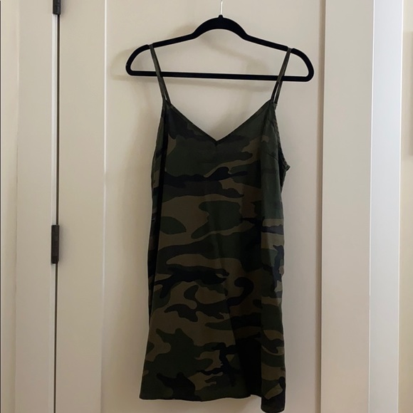 Aritzia TNA Yirrell Dress - Picture 7 of 10